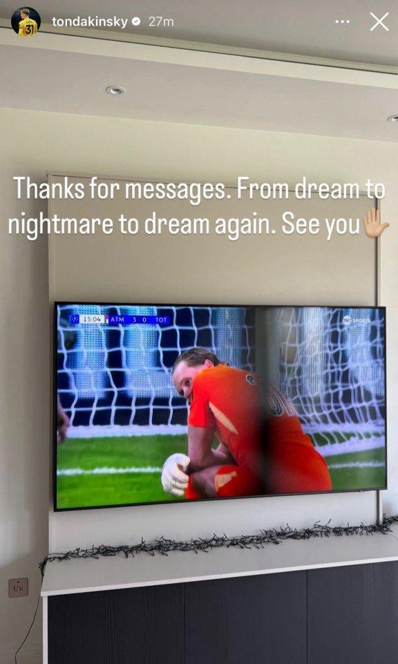 九游体育在线直播、九游体育足球直播、nba直播、电竞直播平台、九游体育赛事视频、体育直播平台-首发17分钟狂送两礼被换下!热刺门将赛后竟发文重温比赛?